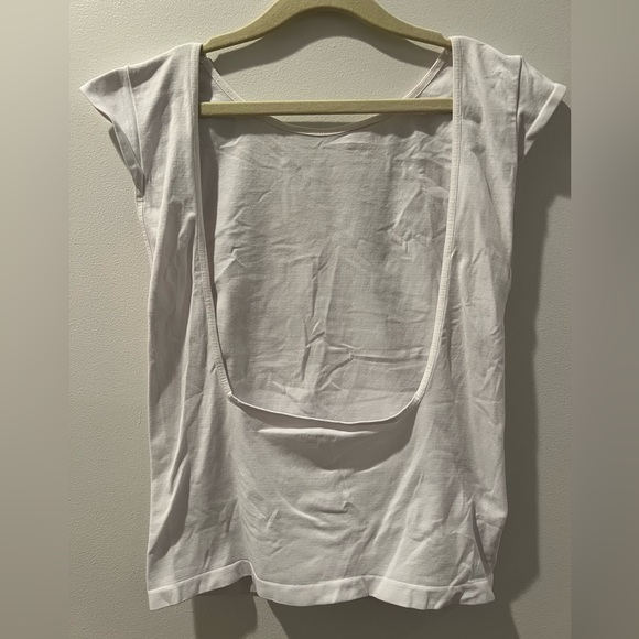 Super flattering open-backed FREE PEOPLE top! - Picture 2 of 3